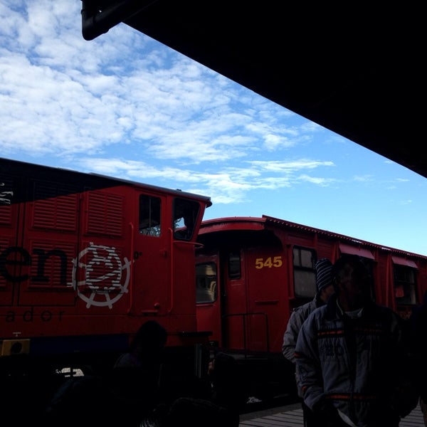 รูปภาพถ่ายที่ Estación de Tren Chimbacalle โดย Violetta N. เมื่อ 7/26/2014