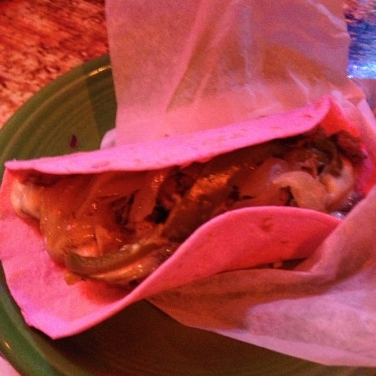 10/23/2012 tarihinde Erica C.ziyaretçi tarafından Twisted Taco'de çekilen fotoğraf