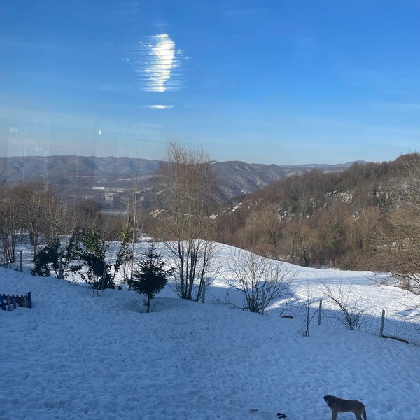 Foto scattata a Cafer Usta Bolu Dağı Et Mangal da Aslan G. il 2/12/2022