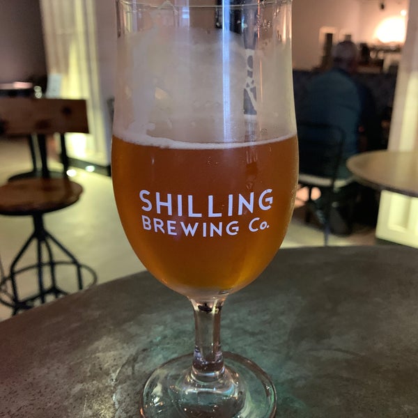 Foto tirada no(a) Shilling Brewing Co. por Russ B. em 6/10/2021