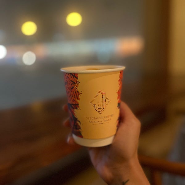 Foto tirada no(a) J Cafe Specialty Coffee por Malak em 4/26/2023