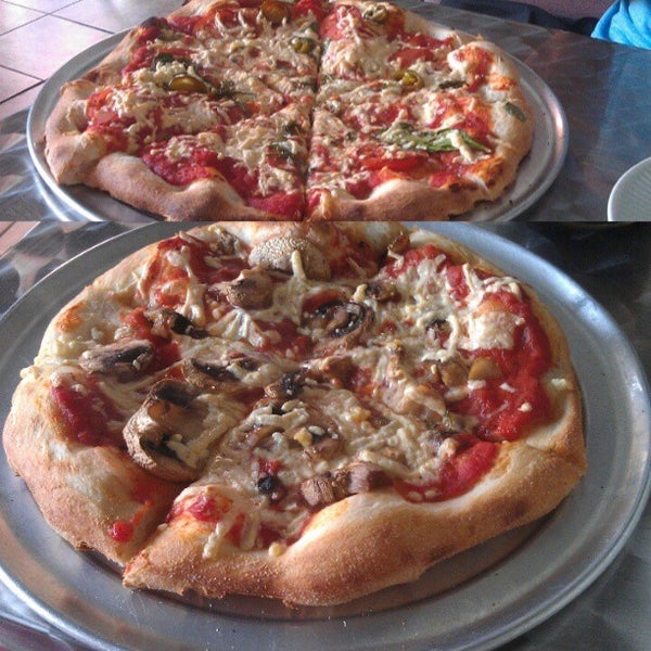 Foto tirada no(a) Element Pizza Bar por David C. em 9/20/2013