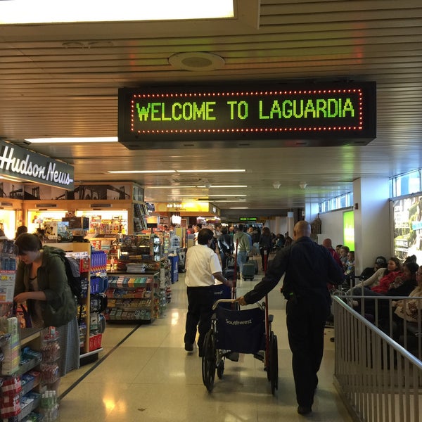 9/25/2015 tarihinde Kennyatta C.ziyaretçi tarafından LaGuardia Havalimanı (LGA)'de çekilen fotoğraf
