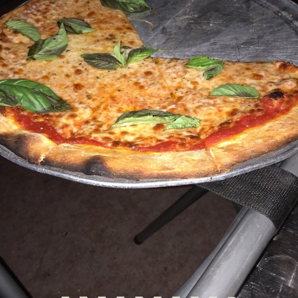 9/3/2018 tarihinde Eziyaretçi tarafından Pizza Rustica'de çekilen fotoğraf