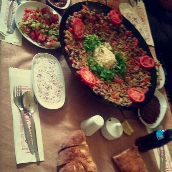 3/19/2016 tarihinde Meoziyaretçi tarafından Sırçalı Uygur Restaurant'de çekilen fotoğraf