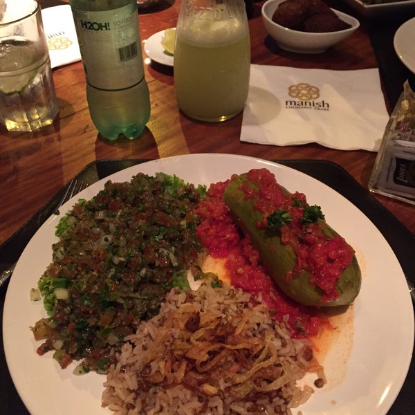 Foto diambil di Manish Restaurante oleh Cid H. pada 12/30/2015