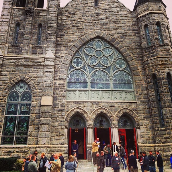 Das Foto wurde bei Saint Mark United Methodist Church of Atlanta von Quinton C. am 1/6/2013 aufgenommen