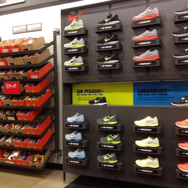 Desgastar Bajo mandato Satisfacer Nike Factory Store - 5 tips from 864 visitors
