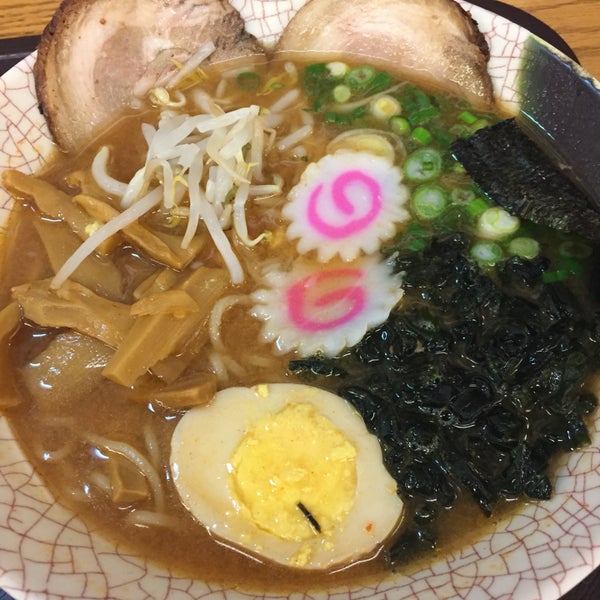 Das Foto wurde bei Tensuke Market &amp; Sushi Cafe von Jay H. am 2/12/2017 aufgenommen