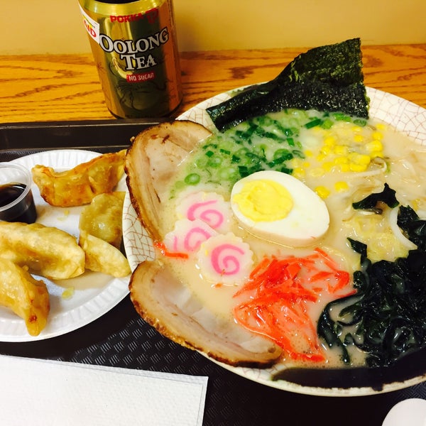 Das Foto wurde bei Tensuke Market &amp; Sushi Cafe von Jay H. am 12/1/2017 aufgenommen