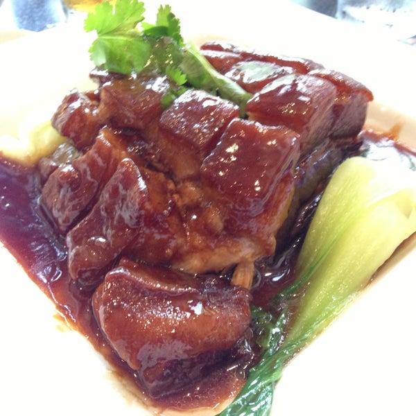 Foto tomada en Koi Fine Asian Cuisine &amp; Lounge  por Jay H. el 7/30/2013