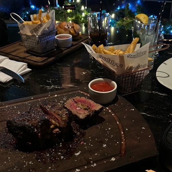 Foto diambil di Nusr-Et Steakhouse oleh C.A pada 12/31/2022