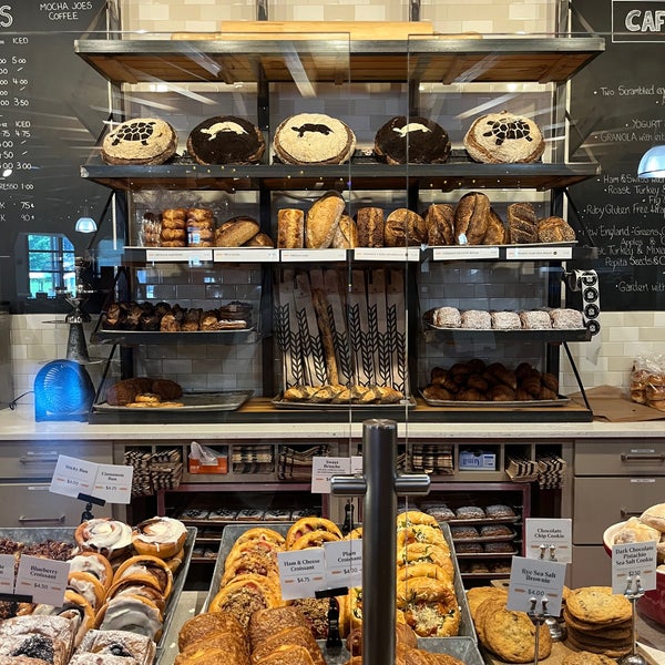 Foto tomada en King Arthur Flour: Bakery, Café, School, &amp; Store  por Anahita P. el 8/26/2023