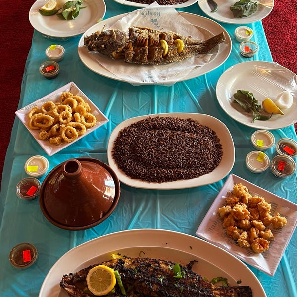 Foto scattata a Anbariyah Seafood da AbdulRahim 🇦🇪 il 10/15/2022