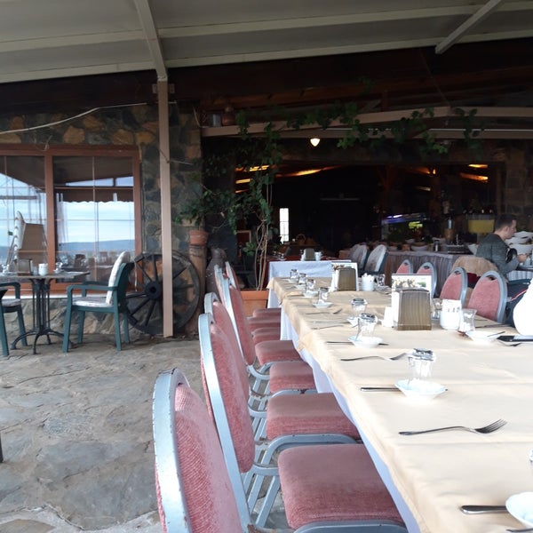 รูปภาพถ่ายที่ Taşlıhan Restaurant โดย Emre K. เมื่อ 1/6/2019
