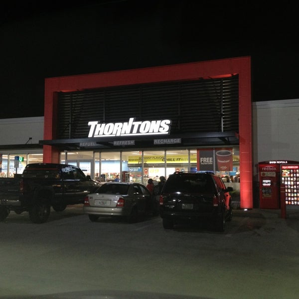 Das Foto wurde bei Thorntons von Courtenay O. am 12/23/2012 aufgenommen