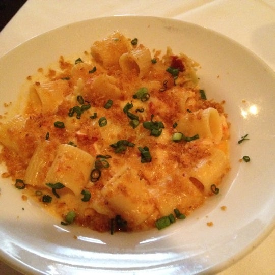 10/19/2012にCourtenay O.がRuffino&#39;s Restaurant - Steak, Seafood, Italianで撮った写真