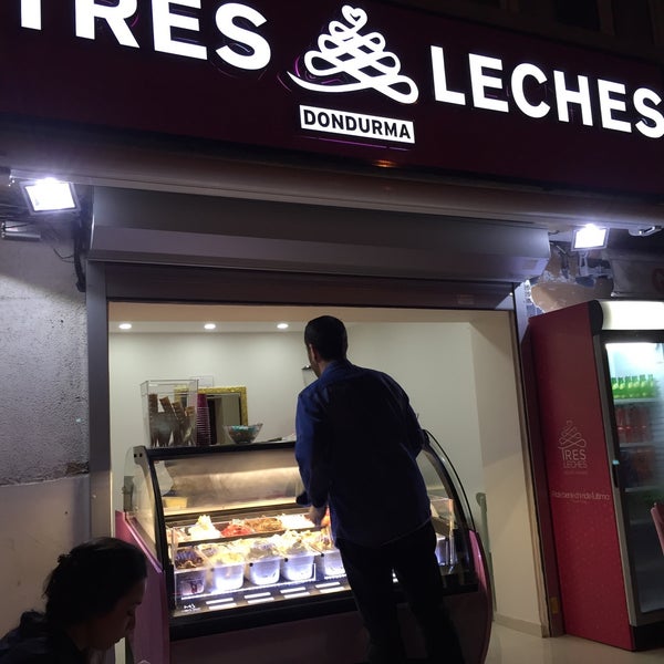 Foto tirada no(a) Tres Leches / Dondurma / Tatlı por Beste Başarırel em 5/17/2015