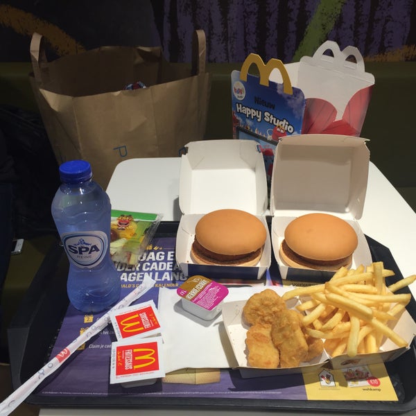 Foto scattata a McDonald&#39;s da Davina V. il 12/22/2015