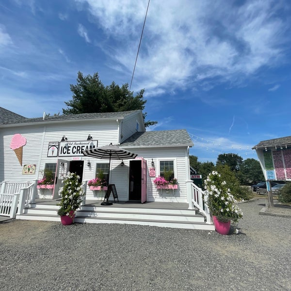 Scoop Deck Ice Cream Ice Cream Parlor in Wells