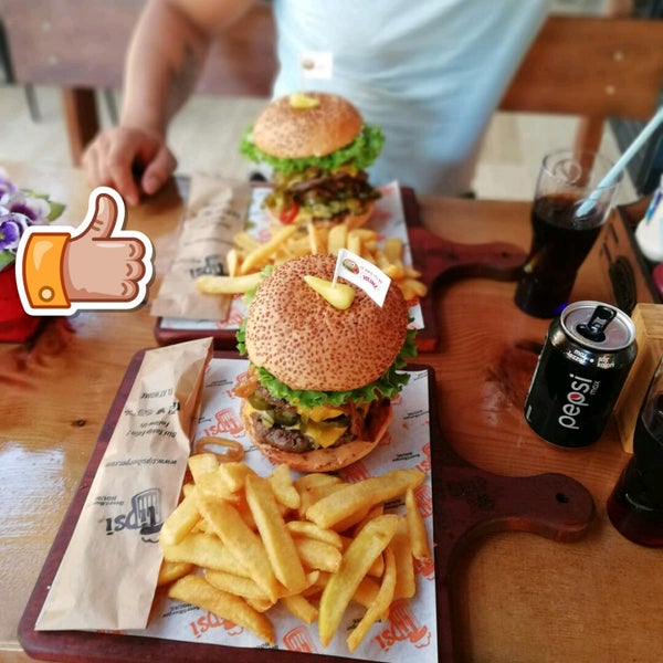 Photo taken at Tipsi Beer &amp; Burger House by Hüseyin E. on 6/16/2018