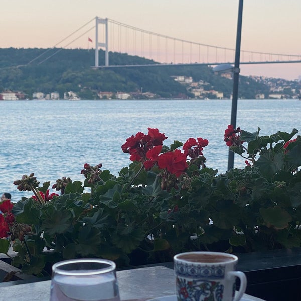 Foto diambil di Taş Kahve Cafe &amp; Restaurant oleh S A L E H .. pada 7/11/2022