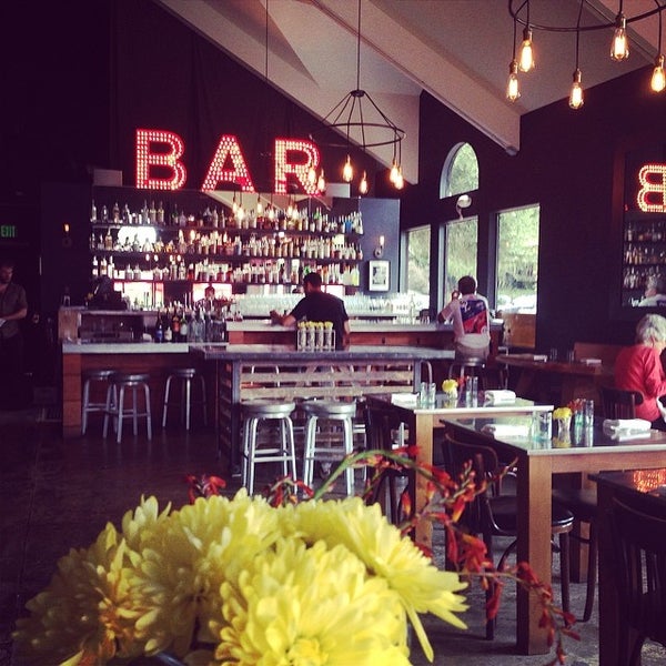 8/5/2014 tarihinde Kate R.ziyaretçi tarafından Toast Kitchen + Bar'de çekilen fotoğraf