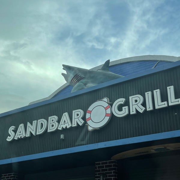 Foto diambil di Sandbar Sports Grill oleh Raul V. pada 2/1/2021