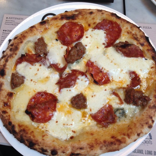 12/23/2013にYosemite H.がMichael&#39;s Pizzeriaで撮った写真