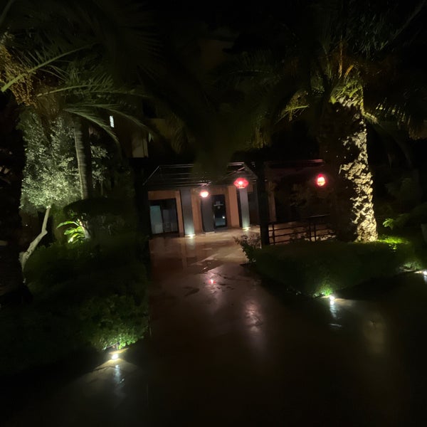 รูปภาพถ่ายที่ Mövenpick Hotel Mansour Eddahbi Marrakech โดย Nothing !!! เมื่อ 8/16/2022