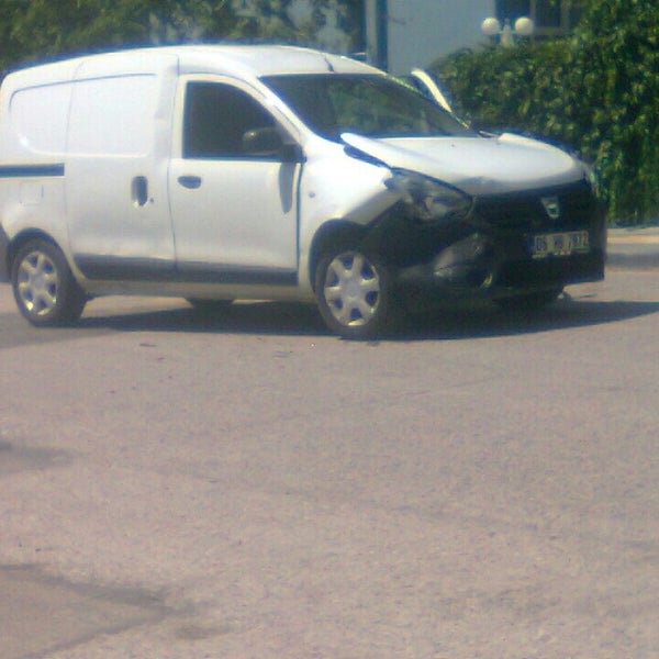 Photo taken at Caş Renault Yetkili Servisi by Ertugrul K. on 8/19/2015