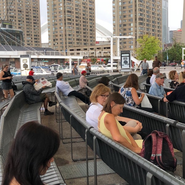 8/17/2018 tarihinde Yury C.ziyaretçi tarafından Harbourfront Centre'de çekilen fotoğraf