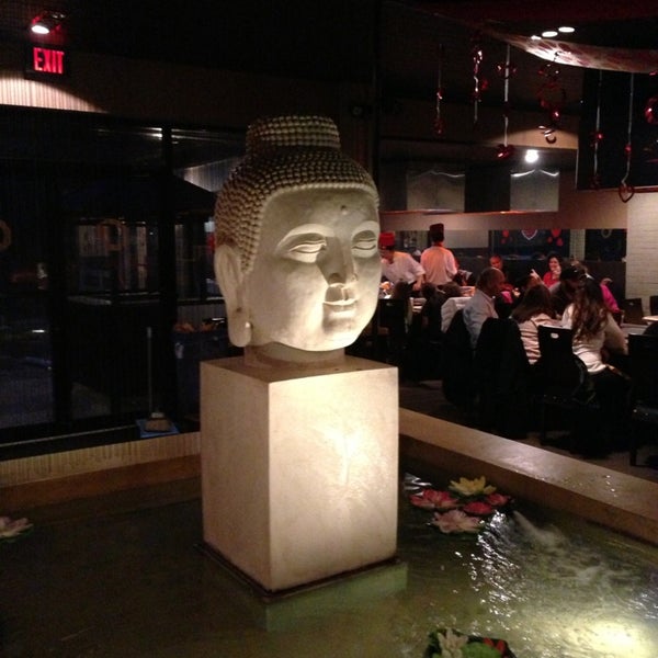 Photo prise au Sogo Hibachi Grill &amp; Sushi Lounge par Tim C. le2/16/2013