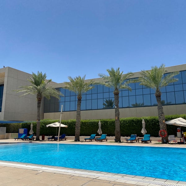 รูปภาพถ่ายที่ Hilton Kuwait Resort โดย H A เมื่อ 6/20/2023