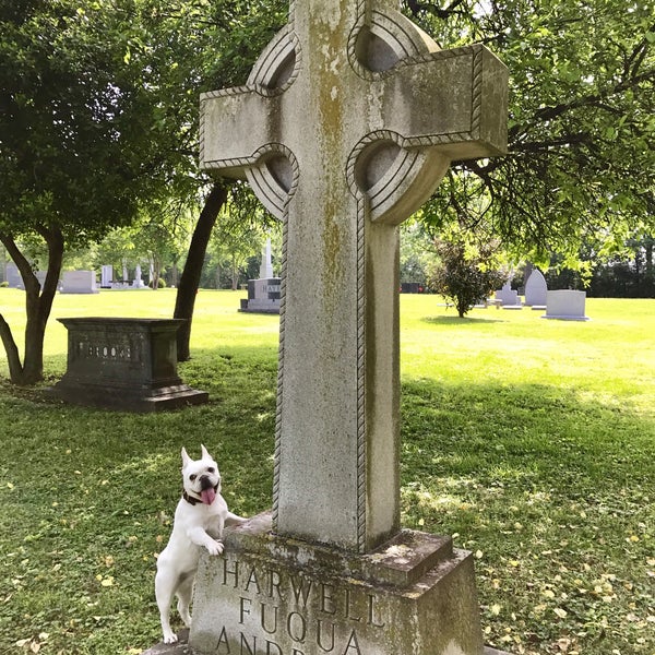 Foto diambil di Mount Olivet Funeral Home &amp; Cemetery oleh Matty M. pada 4/29/2017