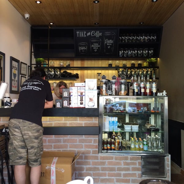 Das Foto wurde bei Lungo Espresso Bar von Srkcp 🇹🇷🇦🇿 am 9/2/2015 aufgenommen