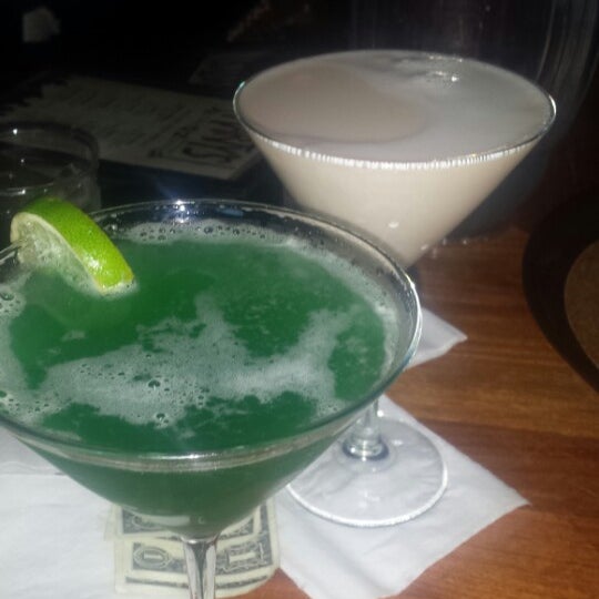 6/6/2015にRenauda R.がMarty&#39;s Martini Barで撮った写真