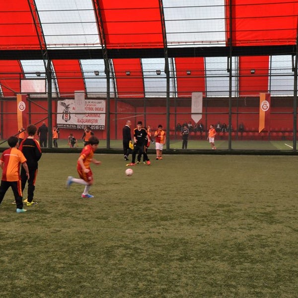 red white spor eglence ve yasam merkezi esenkent 2688 ziyaretcidan 22 tavsiye