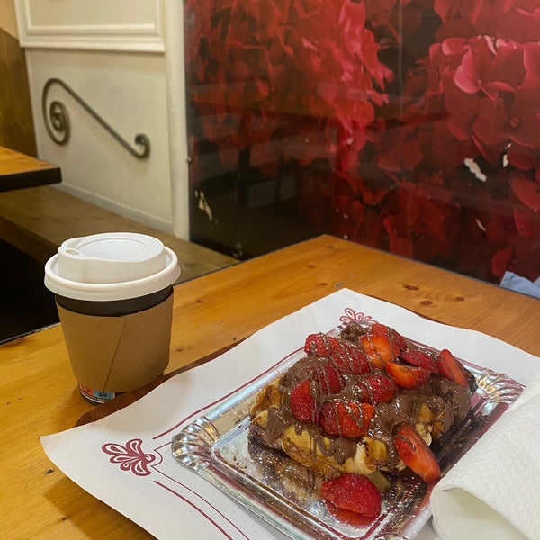 Photo taken at Sweet Gaufre by Osama 🐠 on 9/24/2023