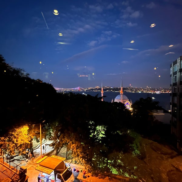 รูปภาพถ่ายที่ Topaz Restaurant โดย Süleyman S. เมื่อ 8/29/2022