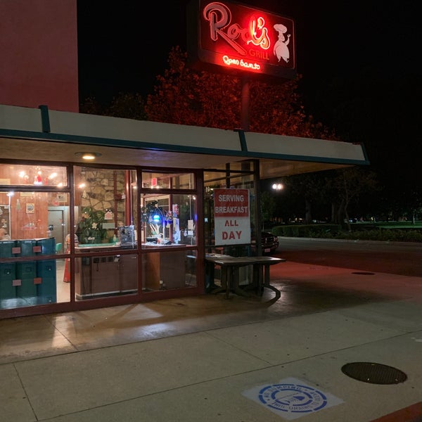 รูปภาพถ่ายที่ Rod&#39;s Grill โดย Billy C. เมื่อ 12/1/2018