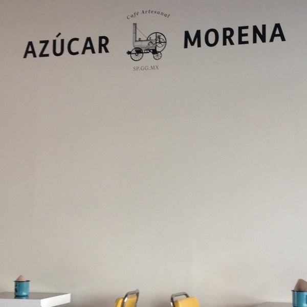 รูปภาพถ่ายที่ Azúcar Morena โดย Roberto E. เมื่อ 3/6/2014