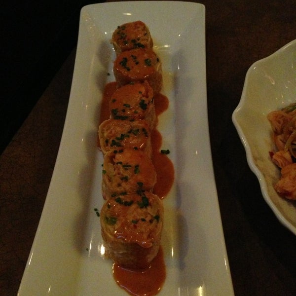 Photo taken at Enso Asian Bistro &amp; Sushi Bar by Tanaura on 9/16/2013
