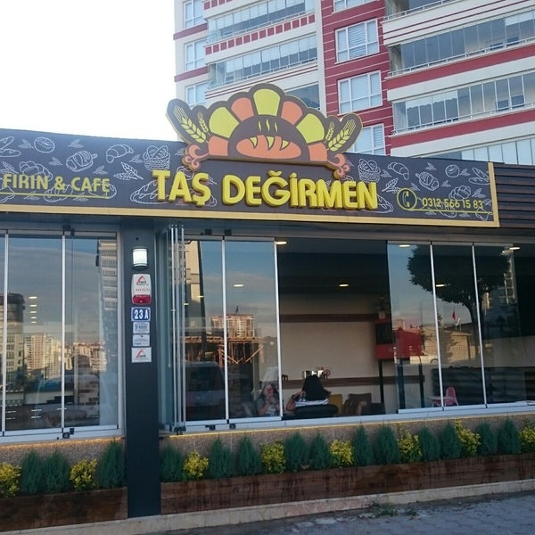 Photo taken at Taş DEĞİRMEN FIRIN  CAFE by Mustafa Ç. on 6/14/2017