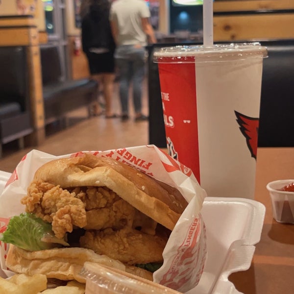 Photo taken at Raising Cane&#39;s Chicken Fingers by WOUDI on 9/30/2021