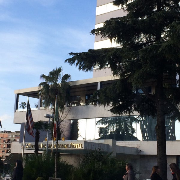 Das Foto wurde bei Tirana International Hotel &amp; Conference Centre von Sahit V. am 1/11/2016 aufgenommen