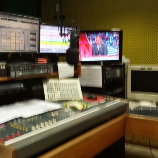 รูปภาพถ่ายที่ Radio Studio Delta โดย Lidia เมื่อ 3/17/2014
