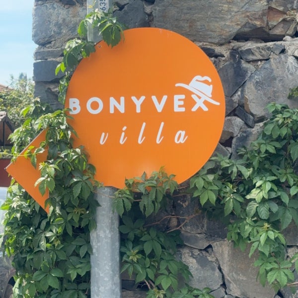 Foto tirada no(a) Bonyvex Villa por M ✨ em 5/8/2024