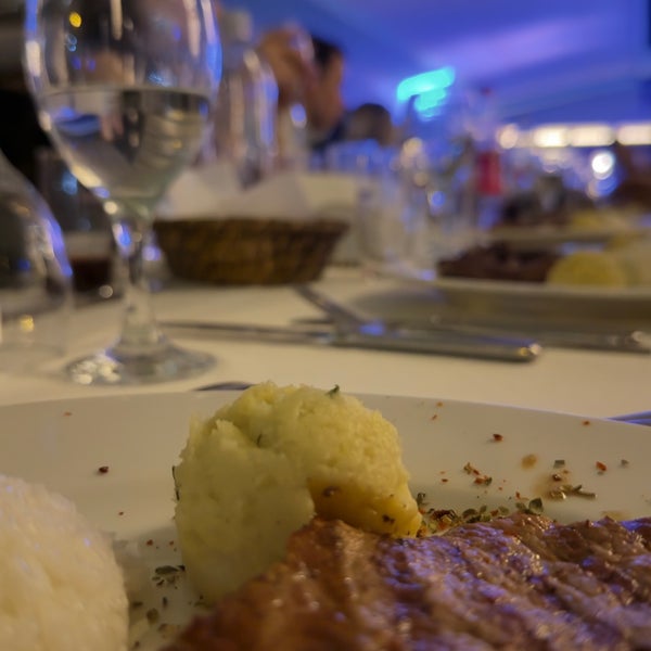 Foto tomada en Nanna Restaurant  por Yuksel E. el 11/25/2023