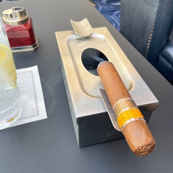 Photo prise au Cigar Terrace par Sultan B. le6/13/2022